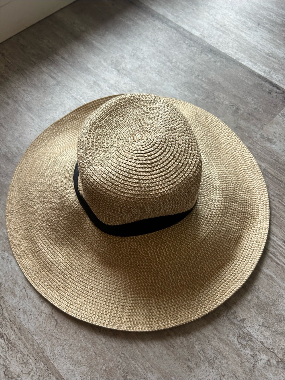 Main Character Wide Brim Straw Sun Hat in Natural with Black Band